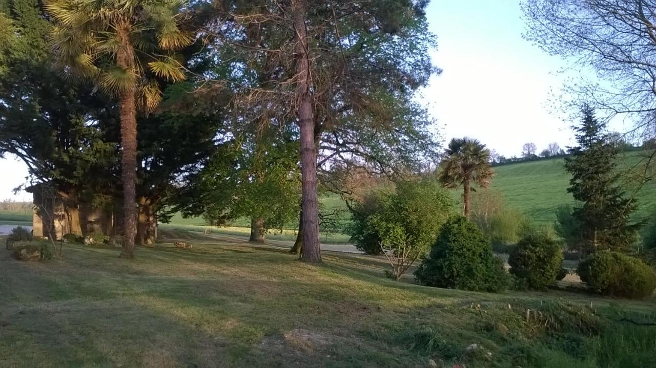 Le Logis Du Pradet Bed & Breakfast Moncrabeau Bagian luar foto