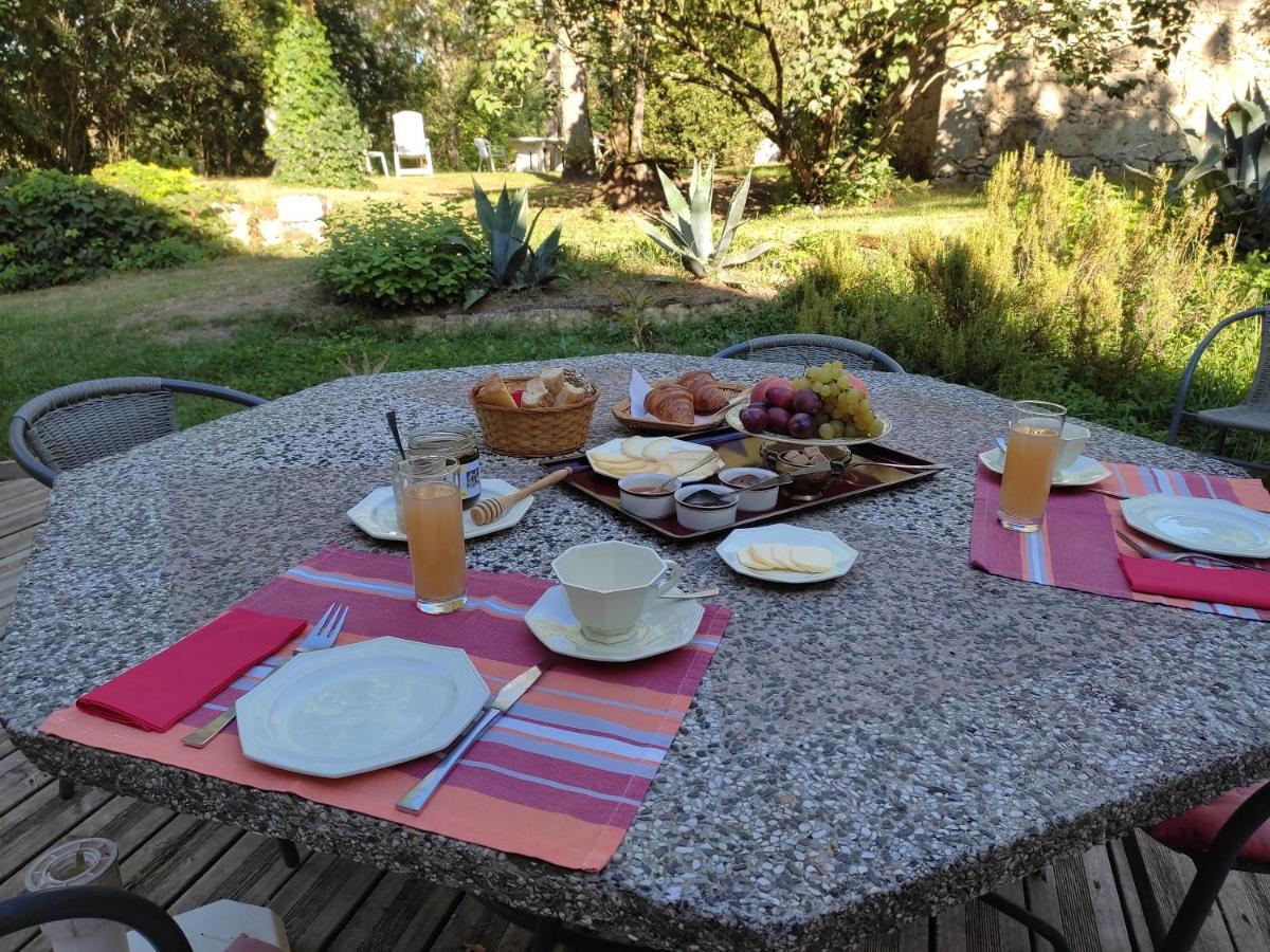 Le Logis Du Pradet Bed & Breakfast Moncrabeau Bagian luar foto